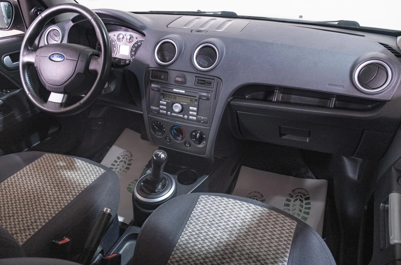 Ford Fusion 16 из 21