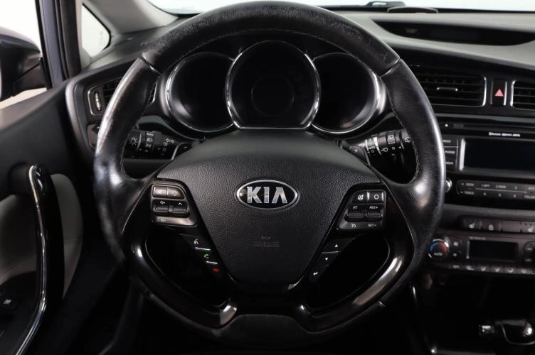 KIA cee'd 15 из 21