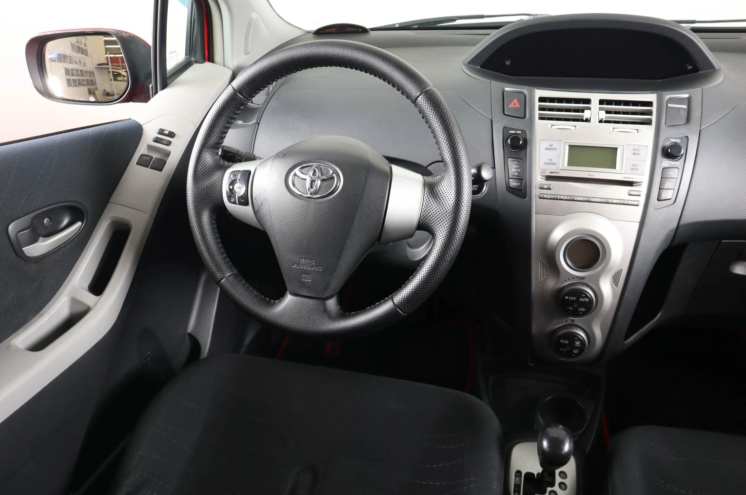 Toyota Yaris 13 из 23