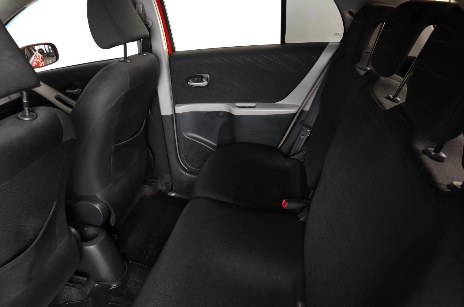 Toyota Yaris 10 из 23