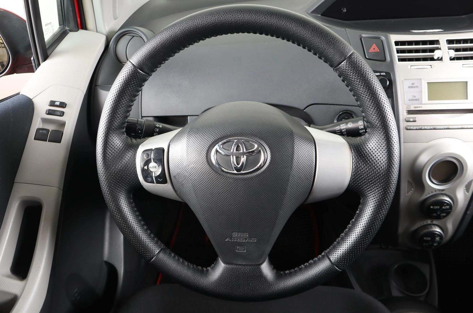 Toyota Yaris 16 из 23