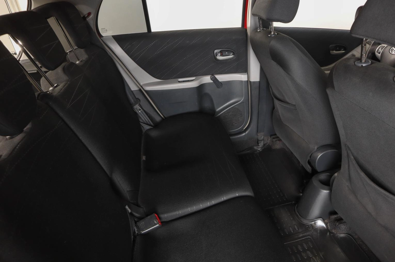 Toyota Yaris 11 из 23