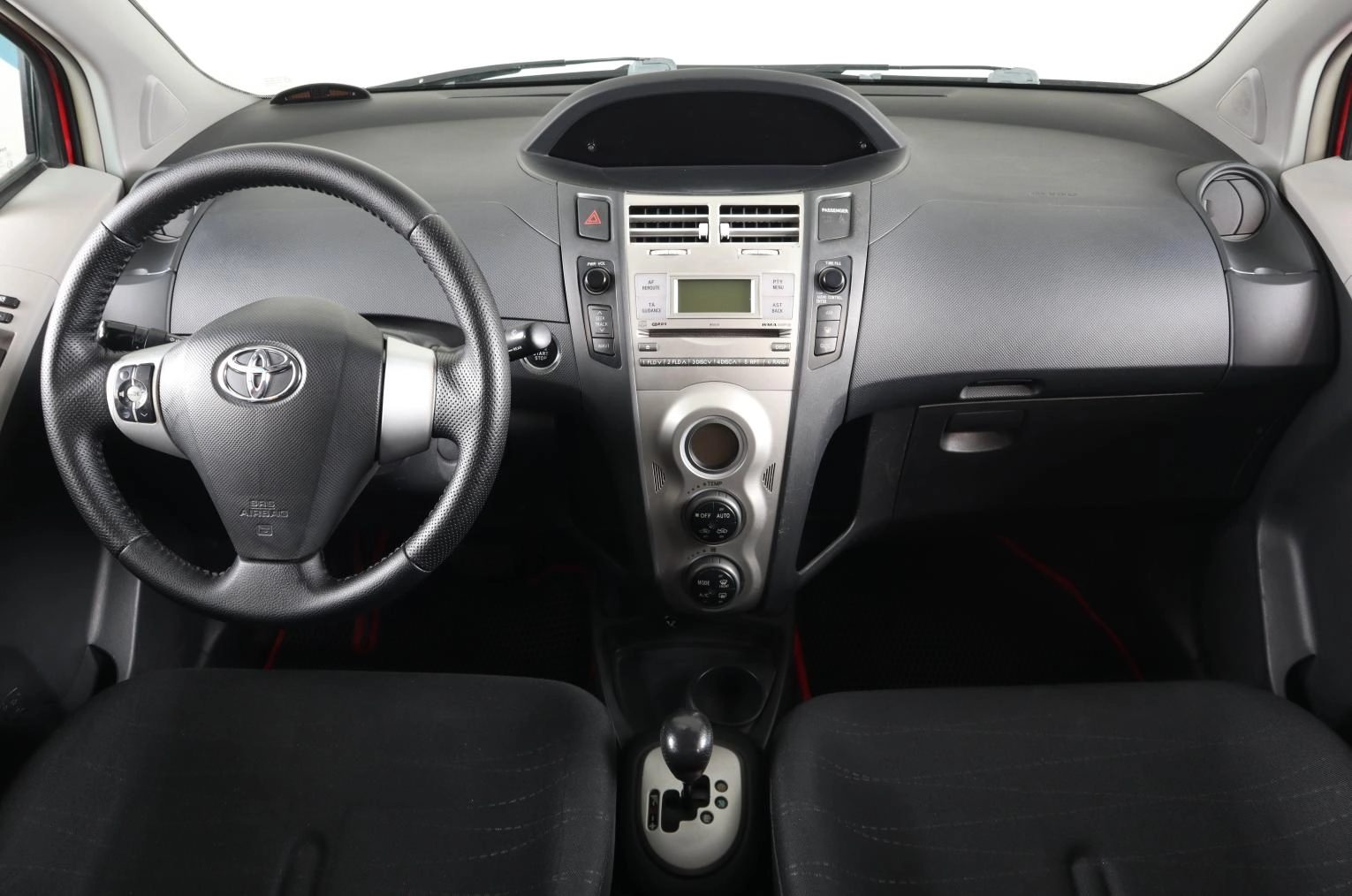 Toyota Yaris 14 из 23