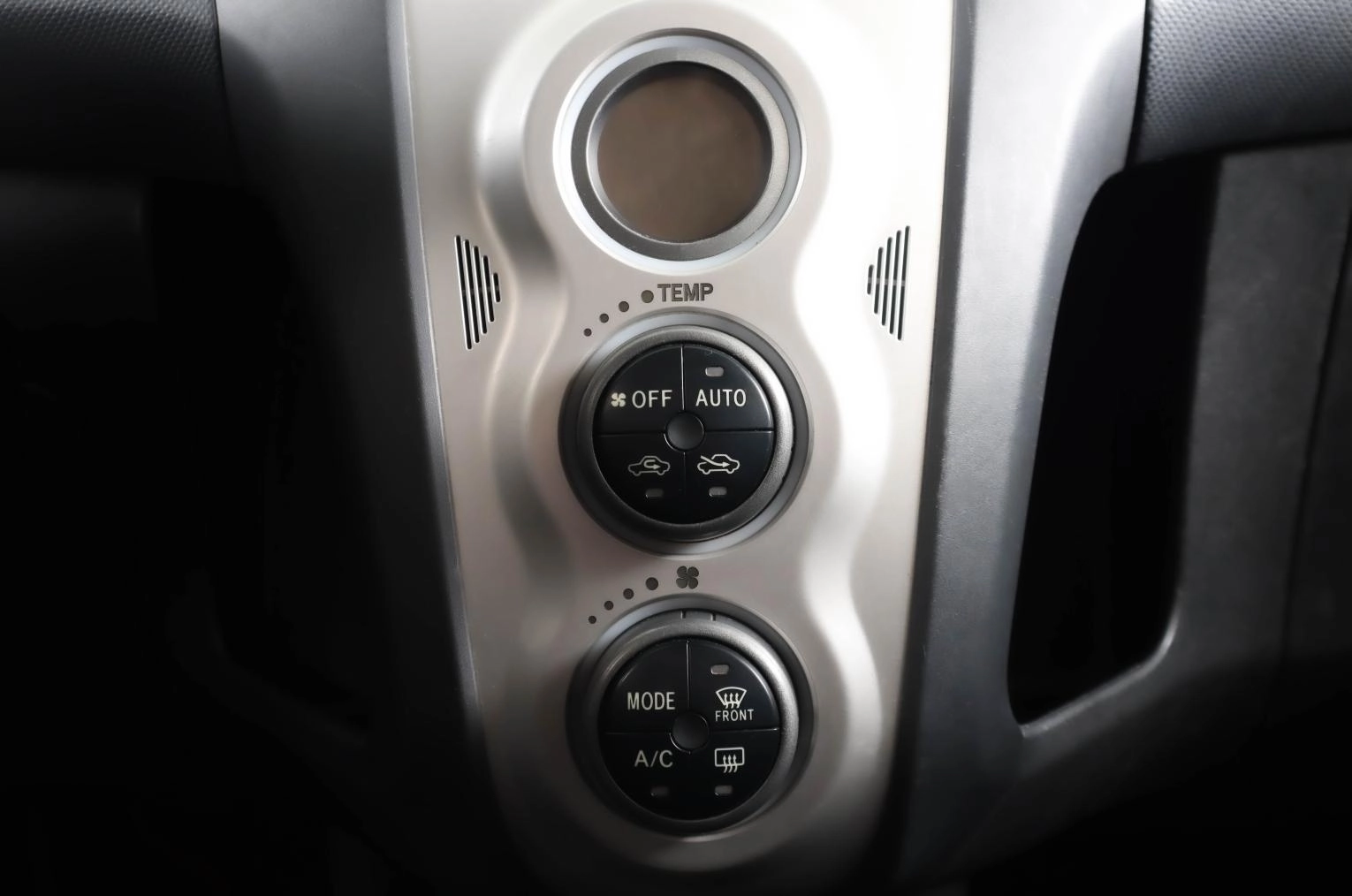 Toyota Yaris 18 из 23