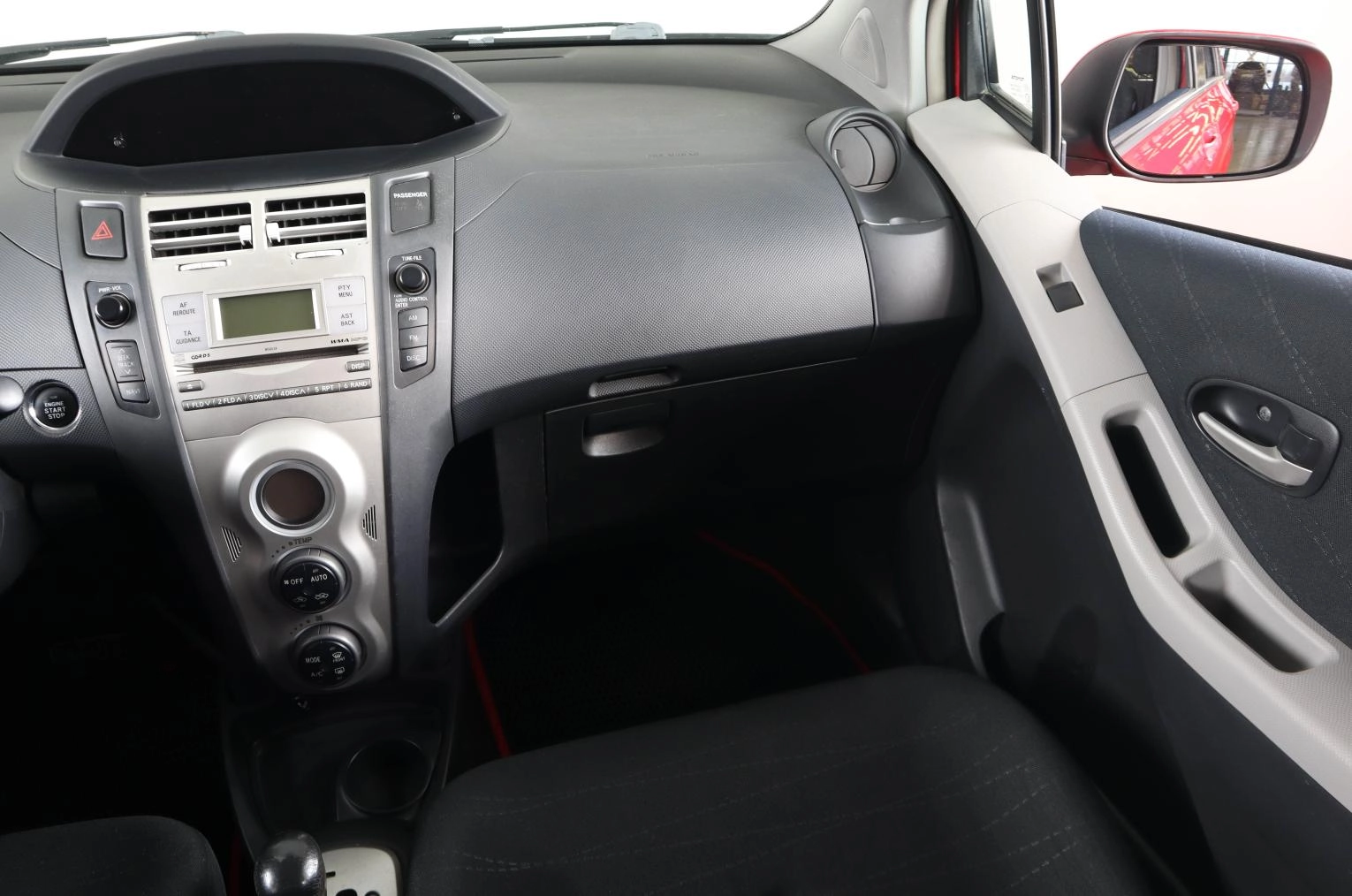 Toyota Yaris 15 из 23