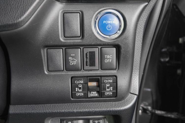 Toyota Esquire 22 из 23