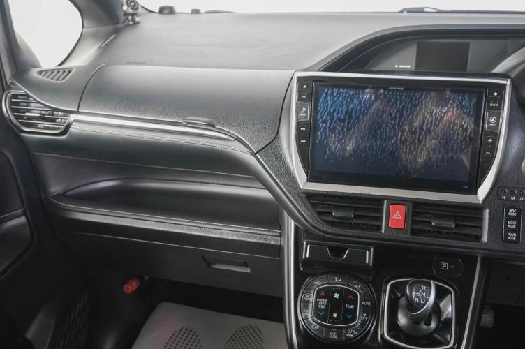 Toyota Esquire 13 из 23