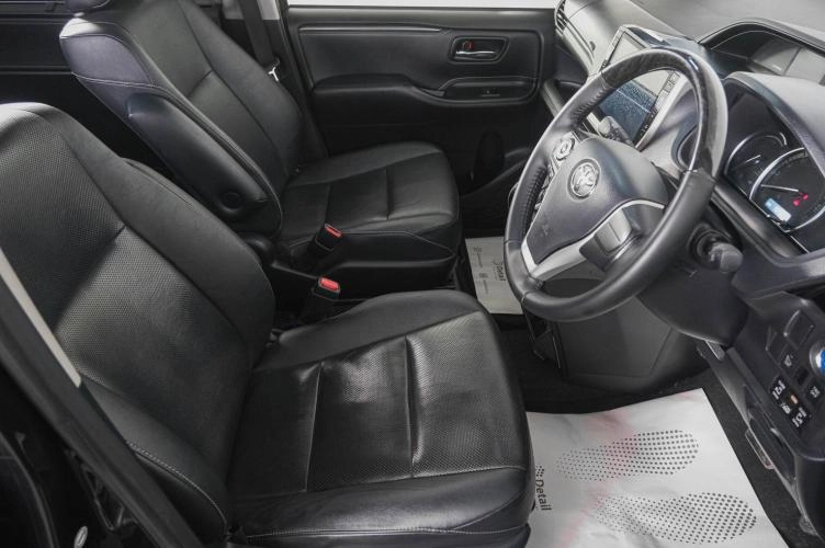 Toyota Esquire 12 из 23