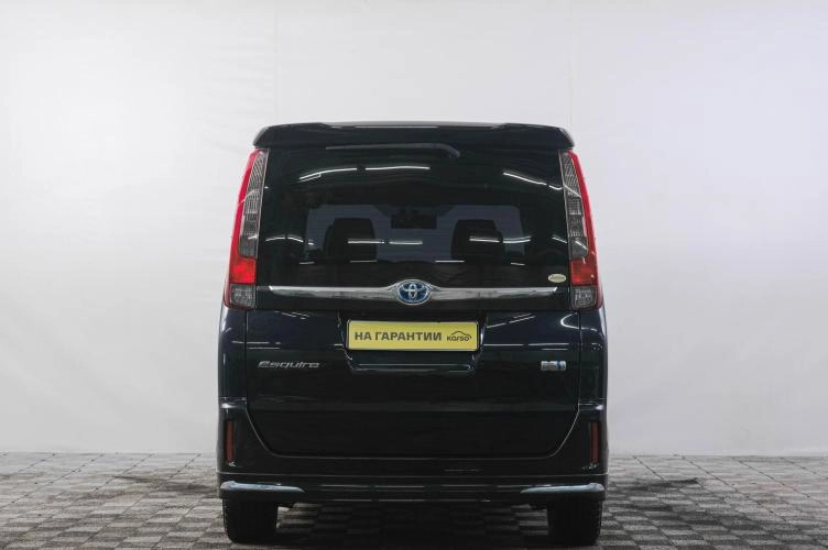 Toyota Esquire 5 из 5