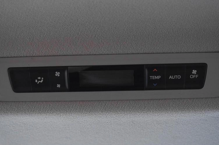 Toyota Esquire 21 из 23