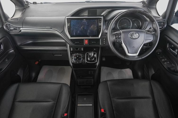 Toyota Esquire 14 из 23