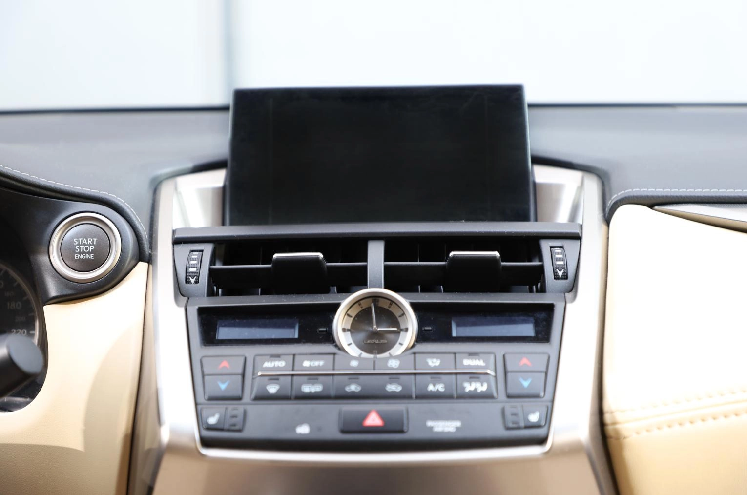 Lexus NX 12 из 17