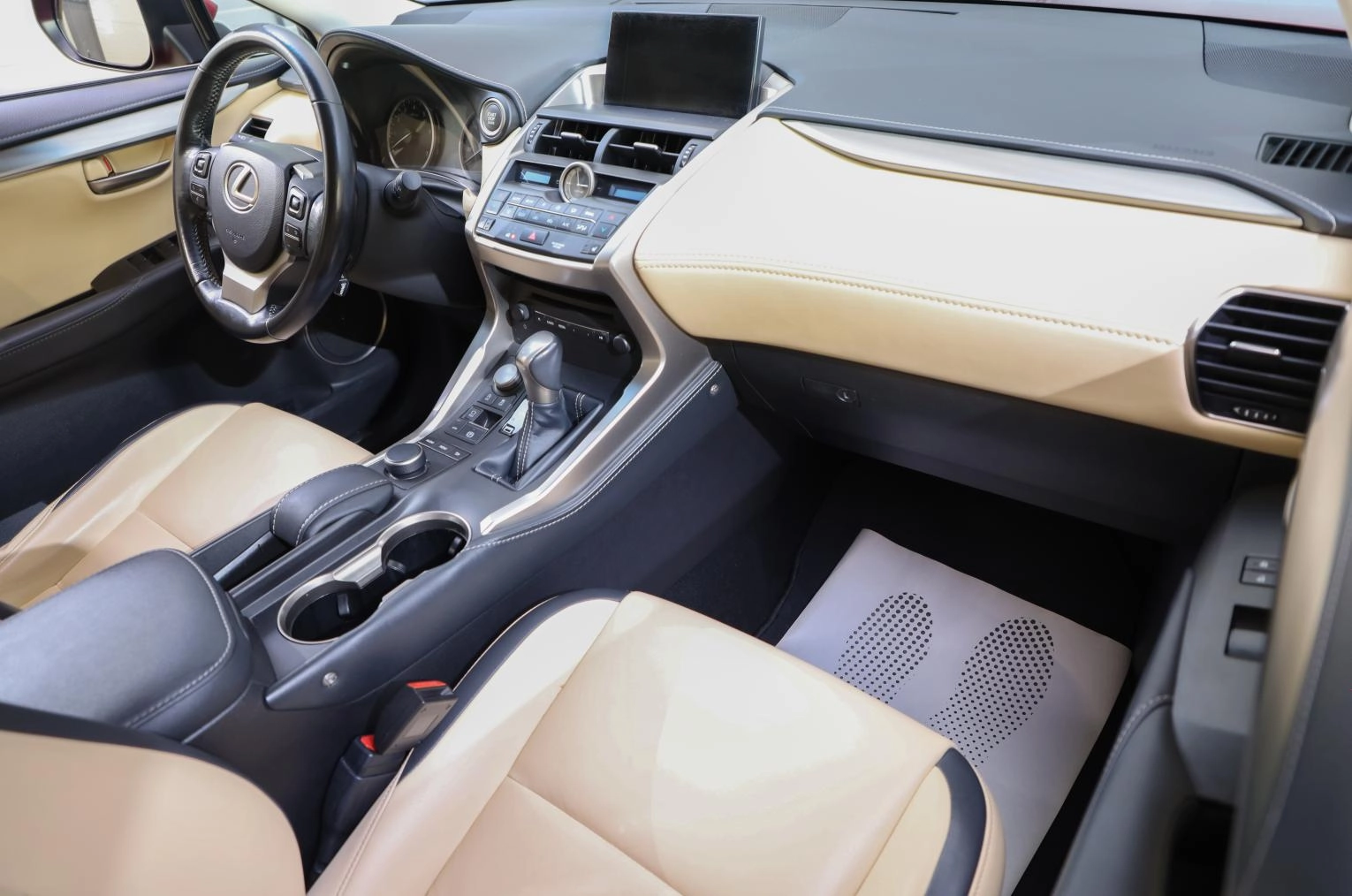 Lexus NX 9 из 17
