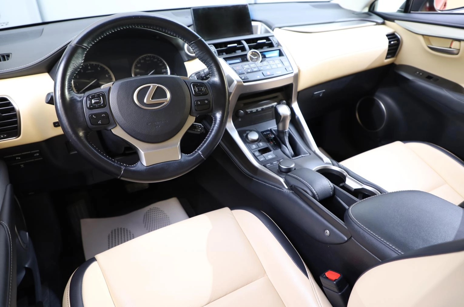 Lexus NX 8 из 17