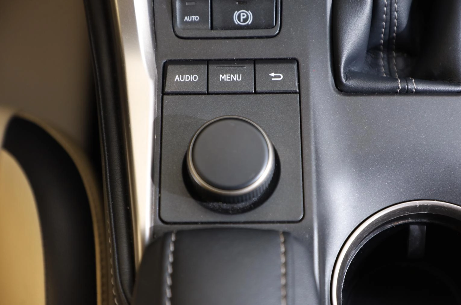 Lexus NX 15 из 17