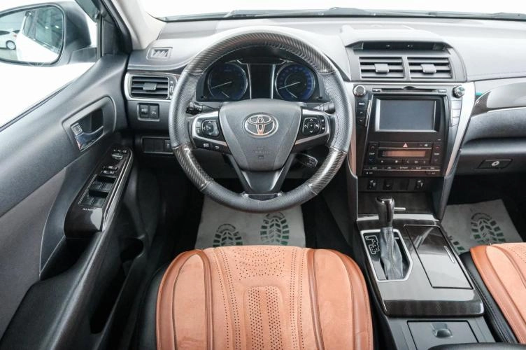 Toyota Camry 13 из 22