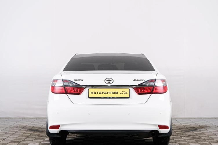 Toyota Camry 4 из 5