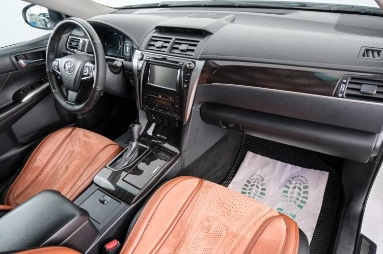 Toyota Camry 11 из 22