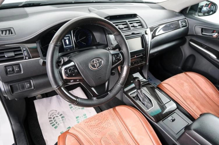 Toyota Camry 7 из 22
