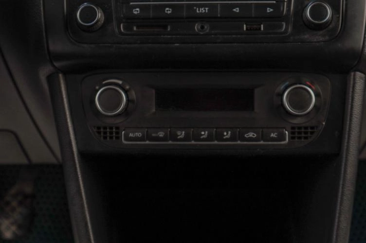 Volkswagen Polo 13 из 17