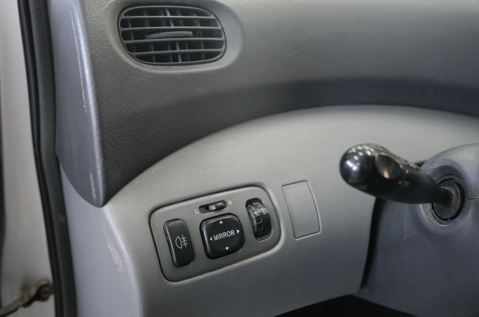 Toyota Yaris Verso 9 из 21
