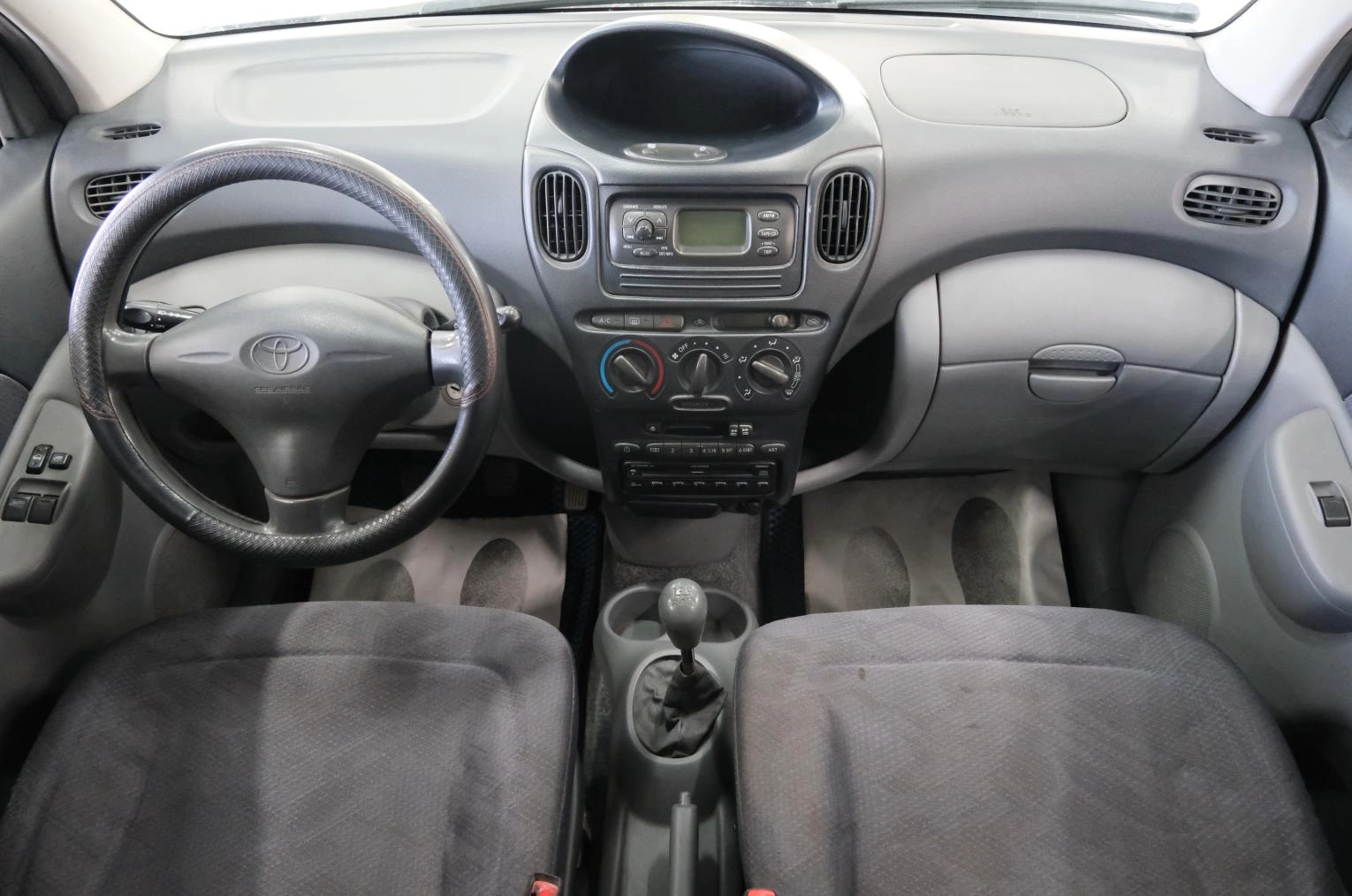 Toyota Yaris Verso 13 из 21