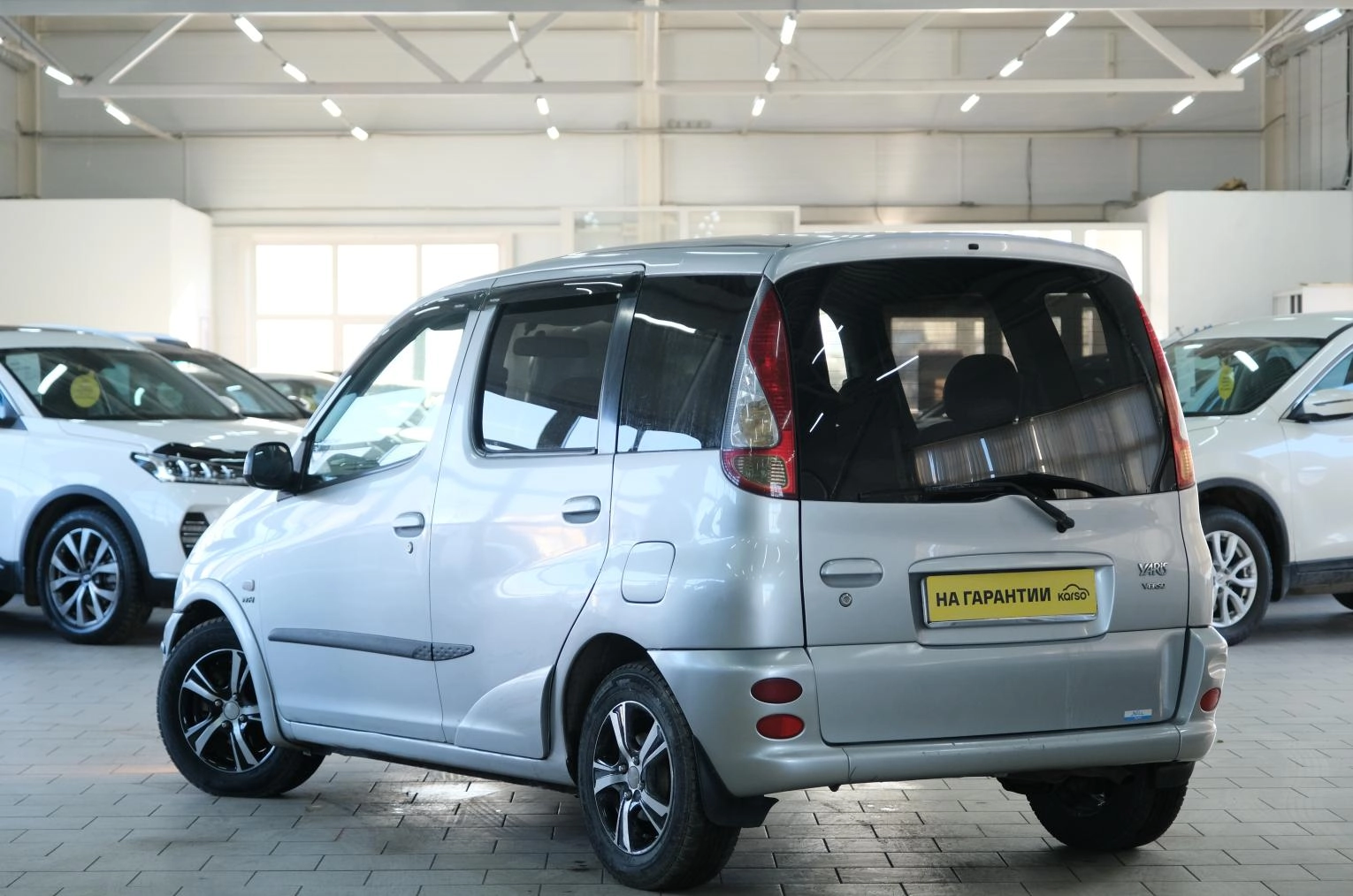 Toyota Yaris Verso 4 из 21