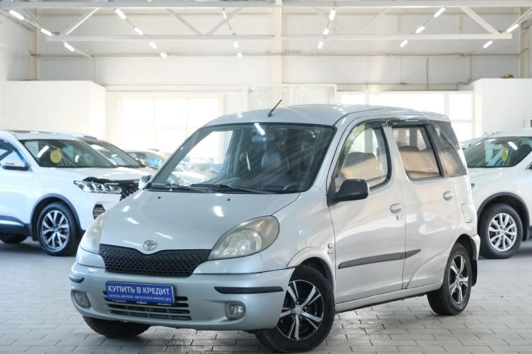 Toyota Yaris Verso 3 из 5