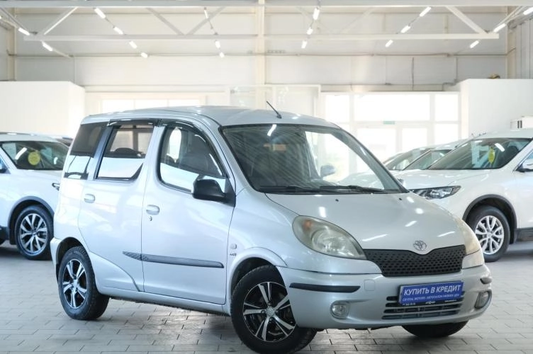 Toyota Yaris Verso 1 из 5