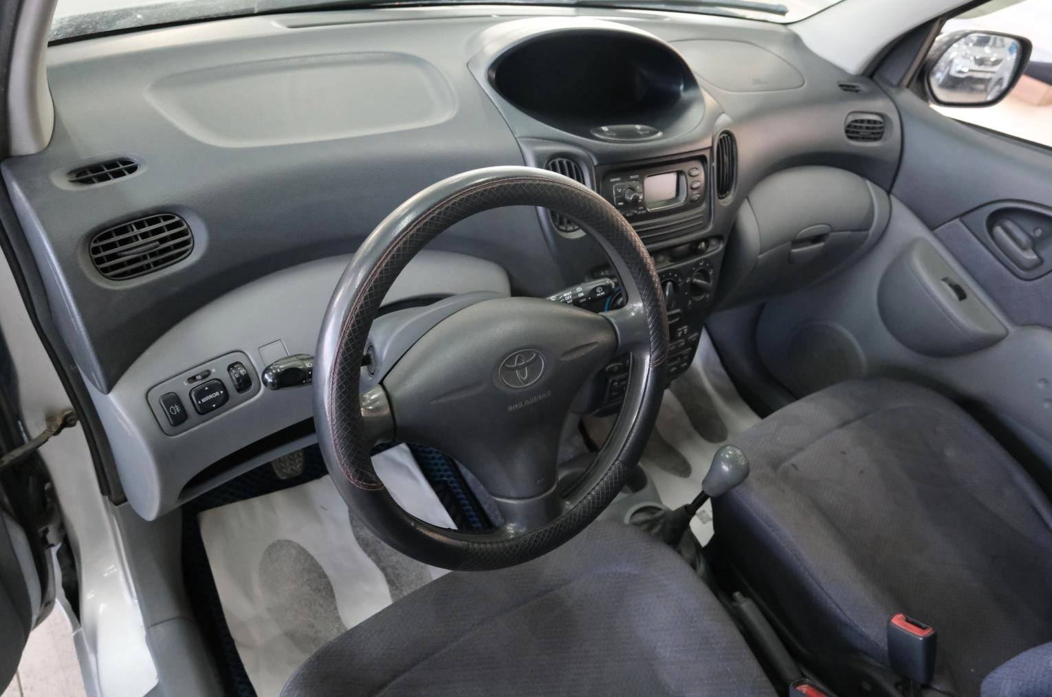 Toyota Yaris Verso 10 из 21