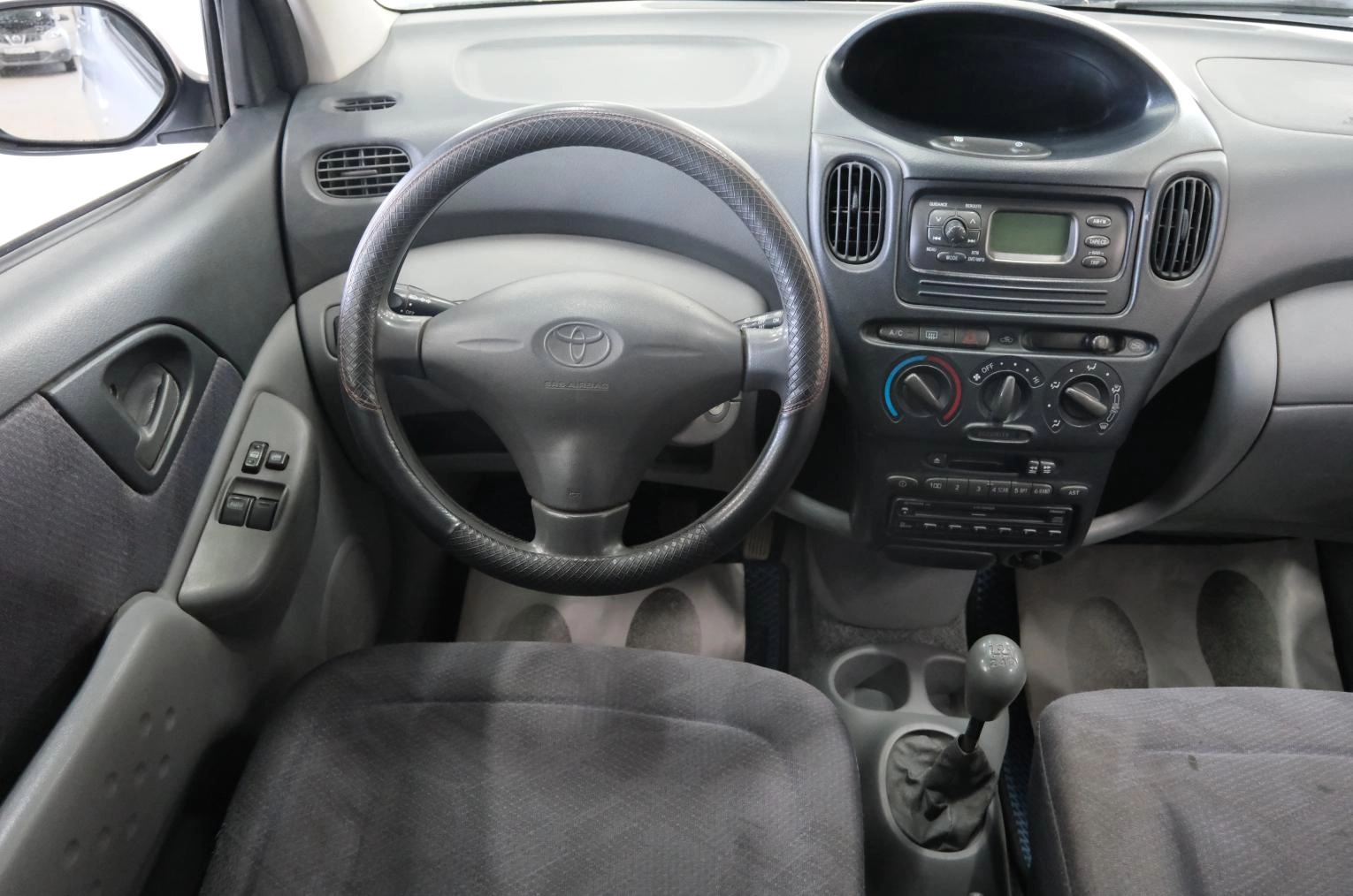 Toyota Yaris Verso 11 из 21