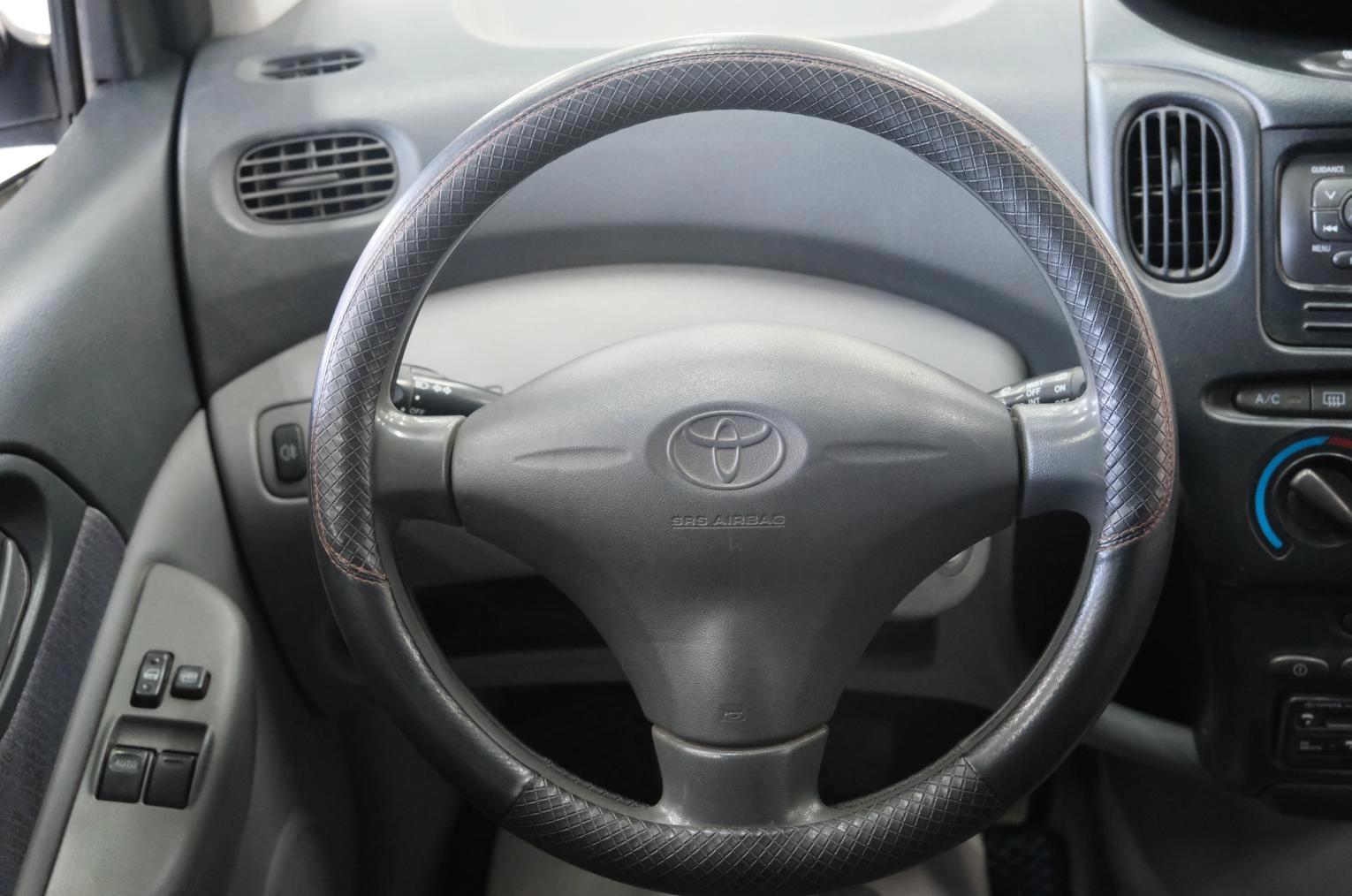 Toyota Yaris Verso 12 из 21
