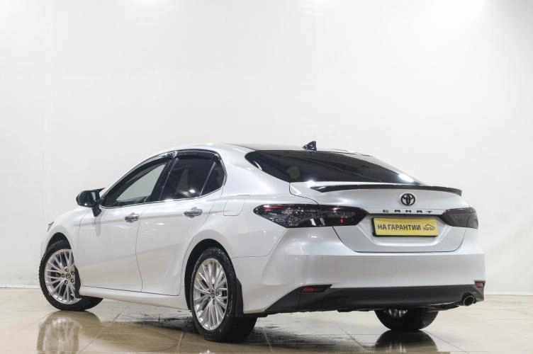 Toyota Camry 4 из 5