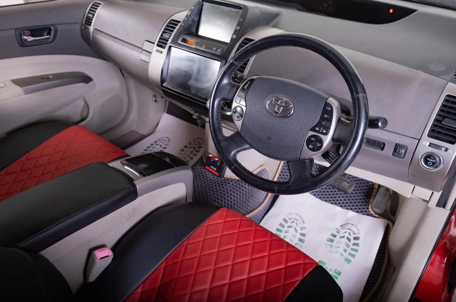 Toyota Prius 7 из 18