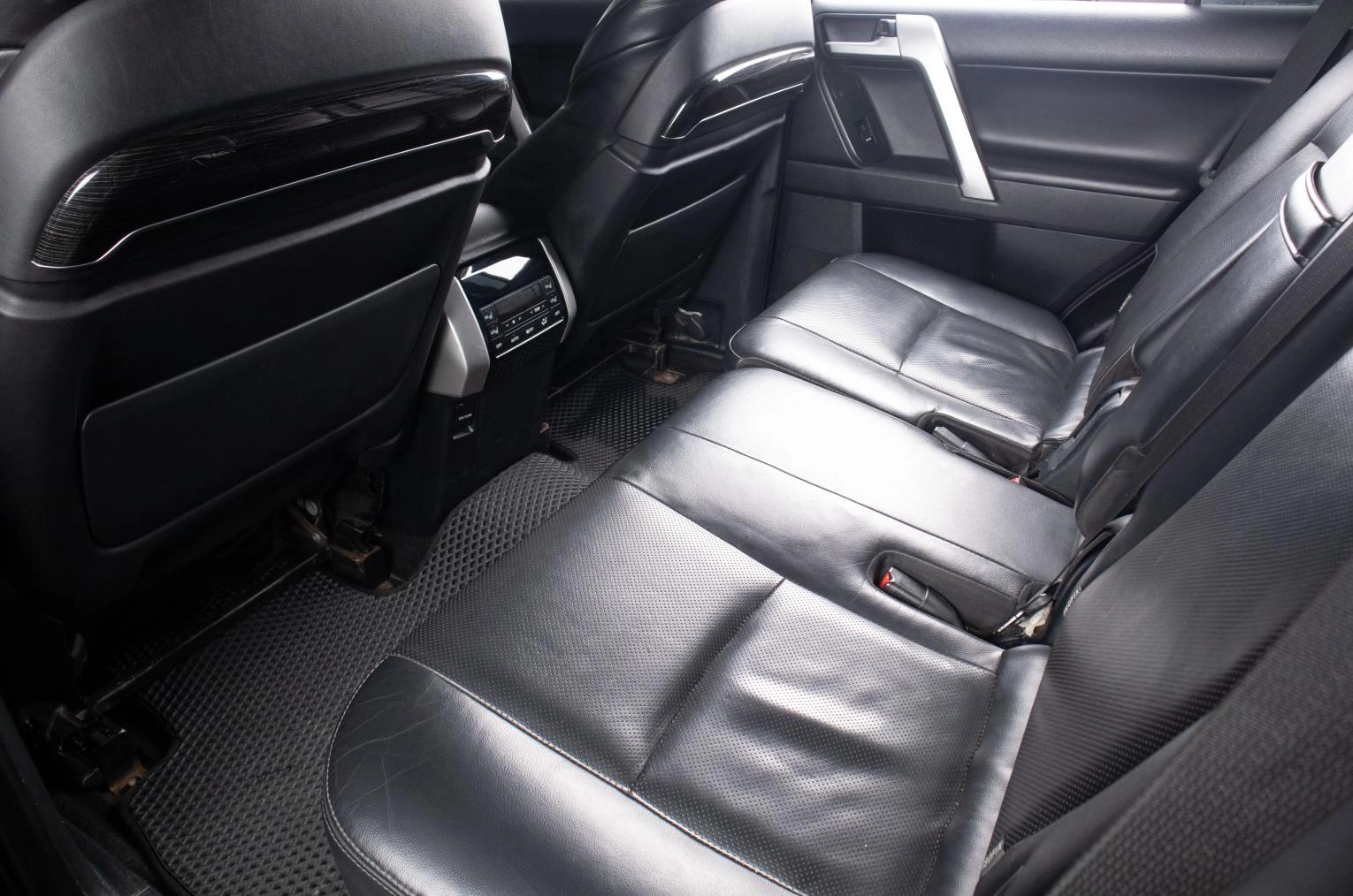 Toyota Land Cruiser Prado 20 из 20