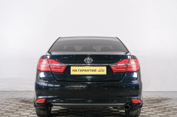 Toyota Camry 5 из 6