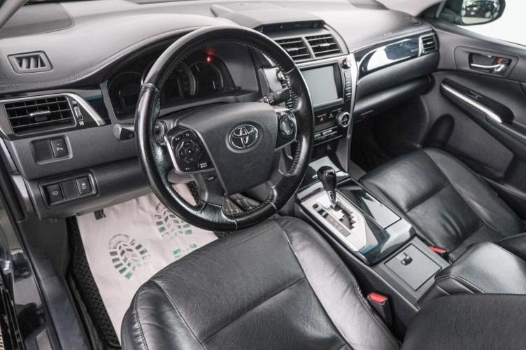 Toyota Camry 8 из 22