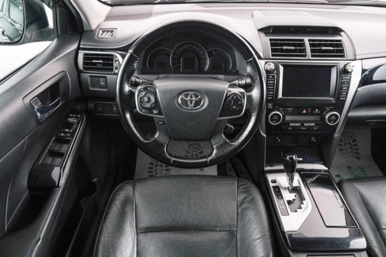 Toyota Camry 14 из 22