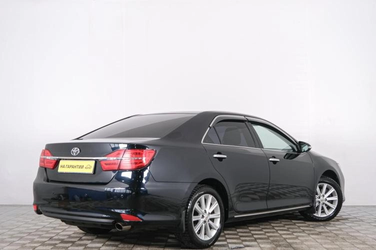 Toyota Camry 6 из 6