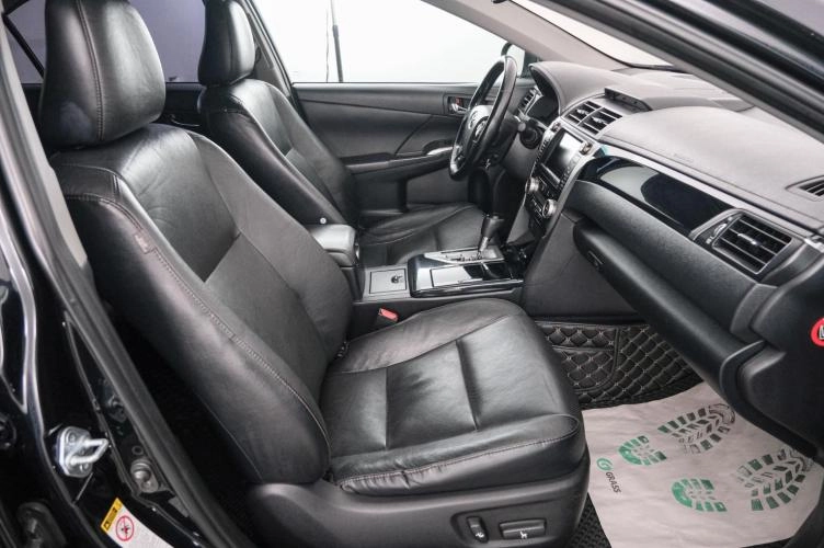 Toyota Camry 13 из 22