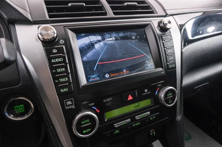 Toyota Camry 15 из 22