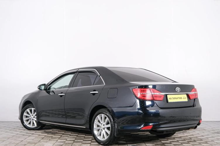 Toyota Camry 4 из 6
