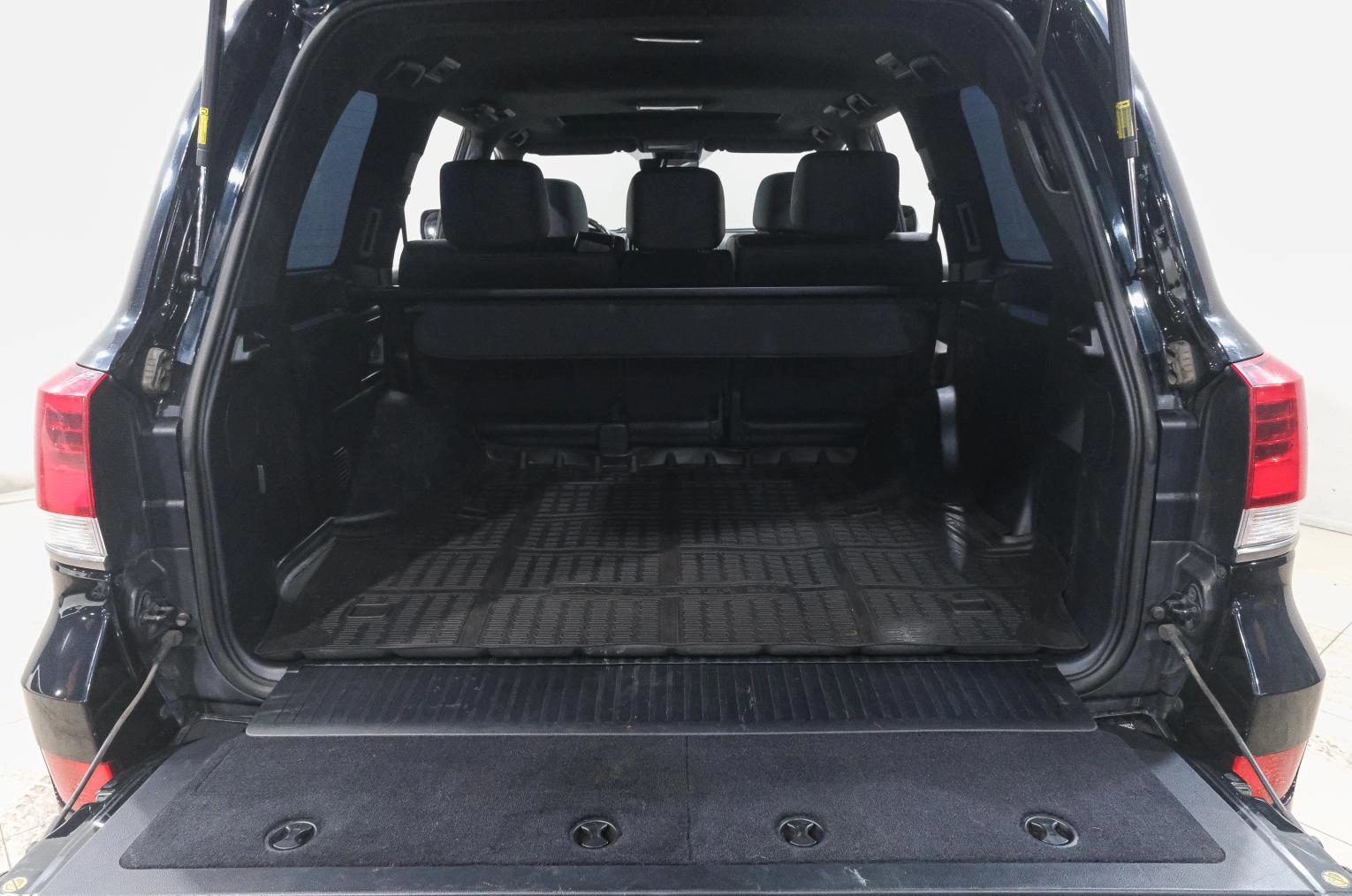 Toyota Land Cruiser 46 из 48