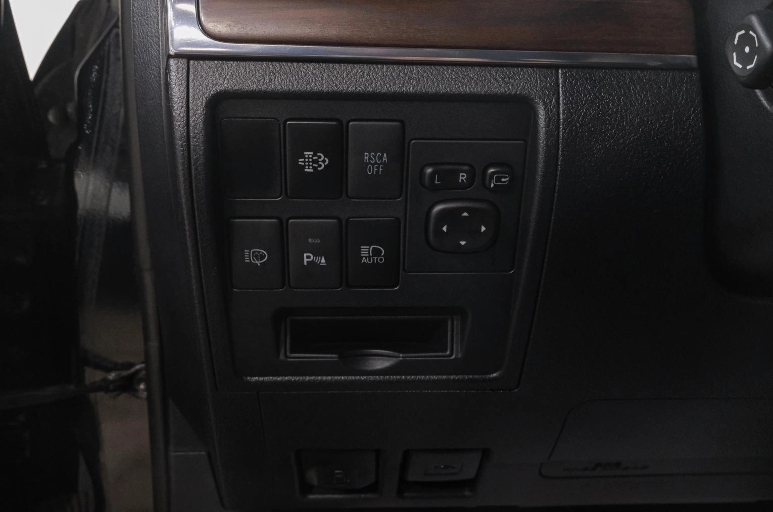 Toyota Land Cruiser 36 из 48