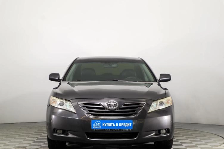 Toyota Camry 2 из 5