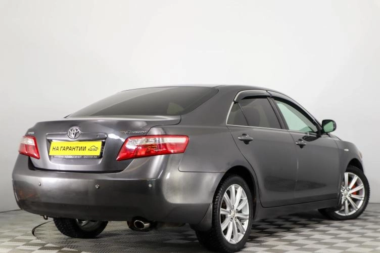 Toyota Camry 4 из 5
