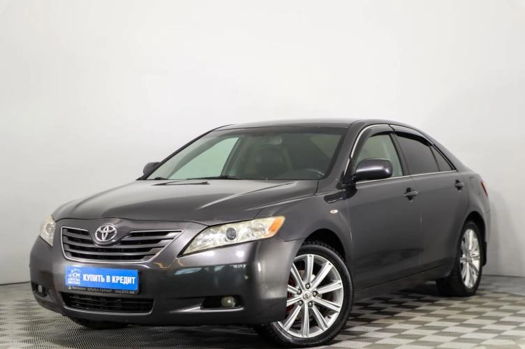 Toyota Camry 3 из 5