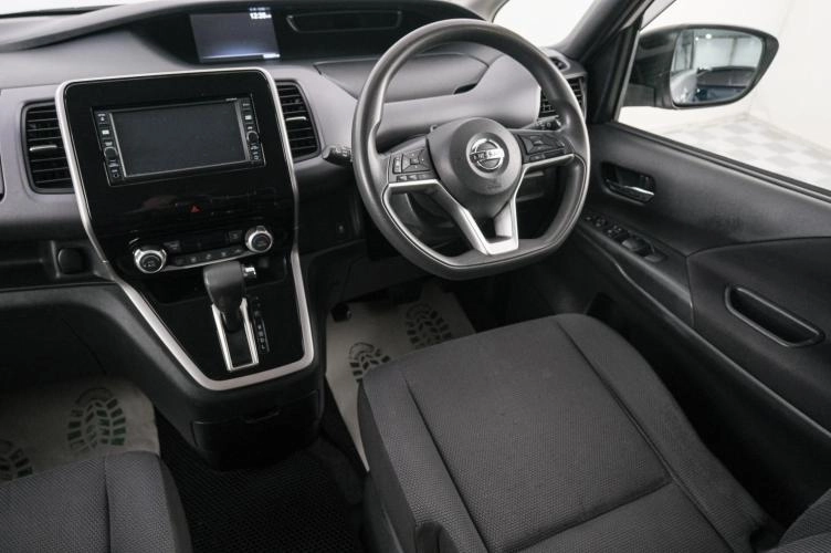 Nissan Serena 9 из 21