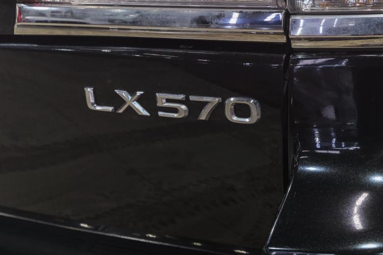 Lexus LX 51 из 51