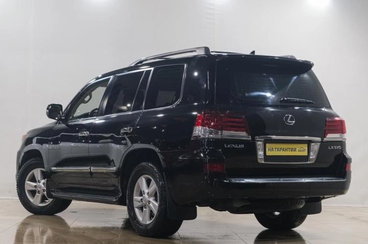 Lexus LX 4 из 6